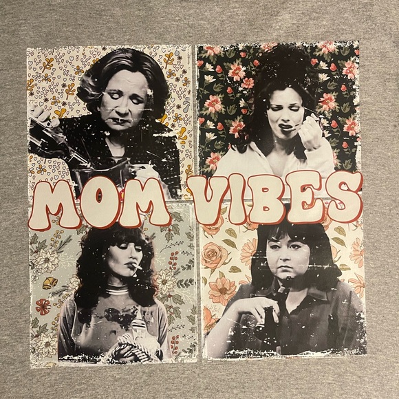 MOM VIBES 90s T-Shirt - MEDIUM - Picture 4 of 4